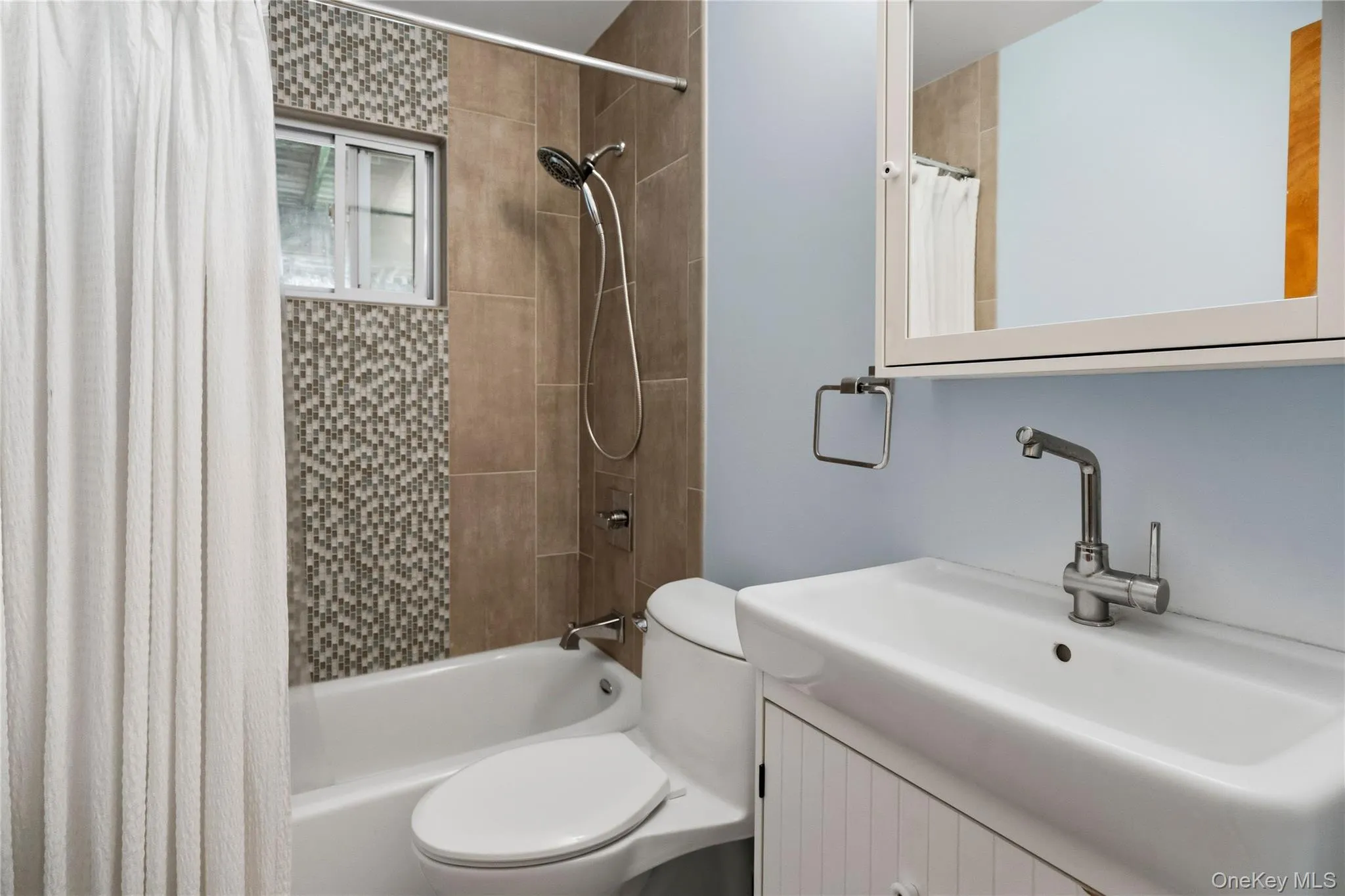 With Tub Lower Level With Tub Lower Level