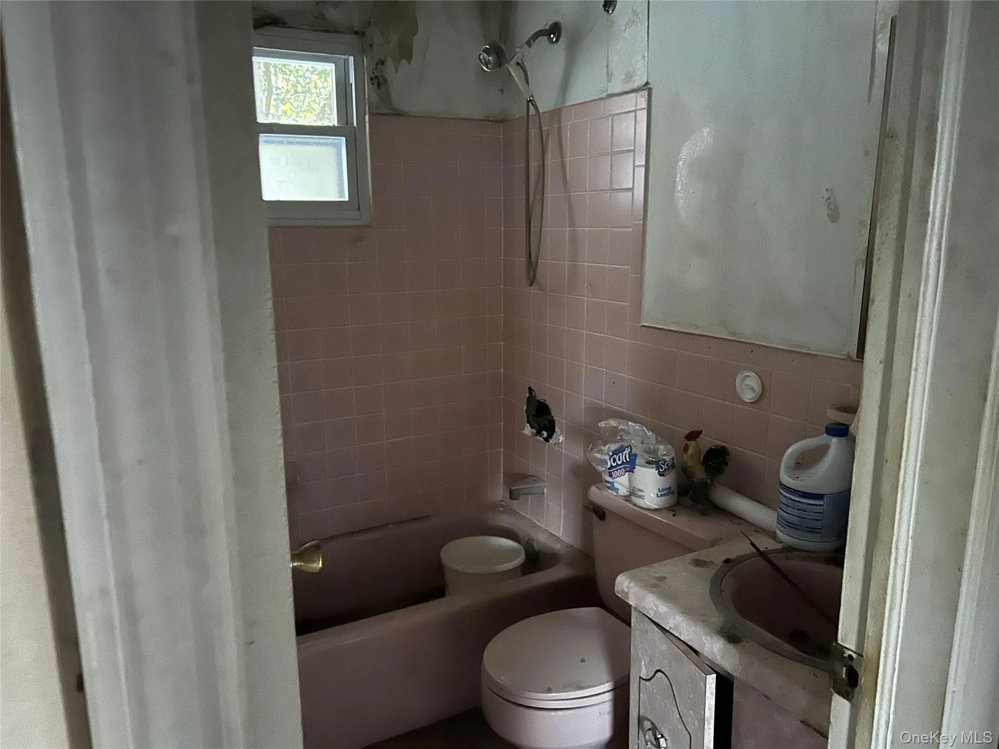 1056 Bay Shore Avenue, Islip, NY, 3 Bedrooms Bedrooms, 6 Rooms Rooms,1 BathroomBathrooms,Residential,For Rent,Bay Shore,0,1063670 1056 Bay Shore Avenue, Islip, NY, 3 Bedrooms Bedrooms, 6 Rooms Rooms,1 BathroomBathrooms,Residential,For Rent,Bay Shore,0,1063670