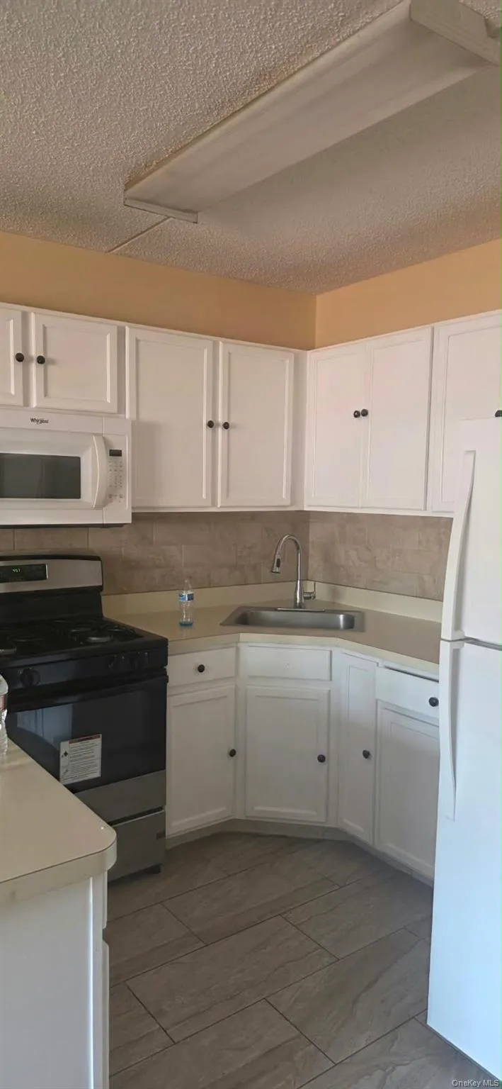 650 Underhill Avenue, New York, NY, 2 Bedroom Bedrooms, 4 Room Rooms,1 BathroomBathrooms,Residential Lease,For Rent,Underhill,0,1063673 650 Underhill Avenue, New York, NY, 2 Bedroom Bedrooms, 4 Room Rooms,1 BathroomBathrooms,Residential Lease,For Rent,Underhill,0,1063673