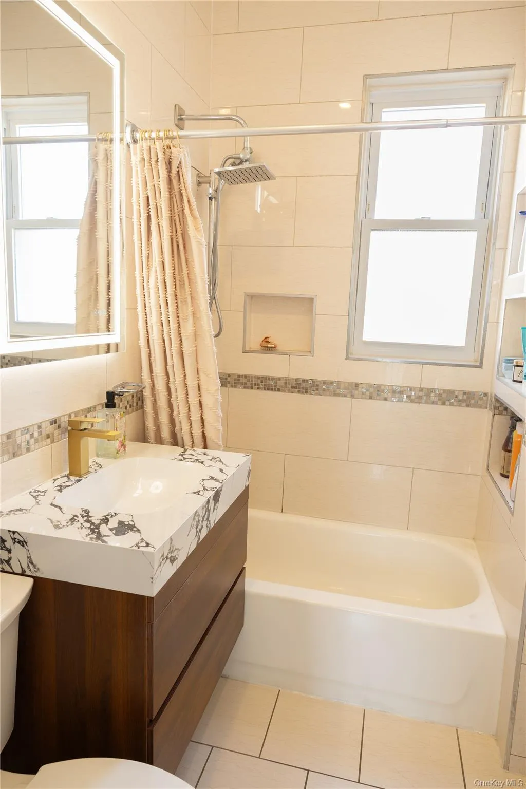 173 Beaumont Street, New York, NY, 3 Bedrooms Bedrooms, 7 Rooms Rooms,3 BathroomsBathrooms,Residential,For Rent,Beaumont,0,1063716 173 Beaumont Street, New York, NY, 3 Bedrooms Bedrooms, 7 Rooms Rooms,3 BathroomsBathrooms,Residential,For Rent,Beaumont,0,1063716