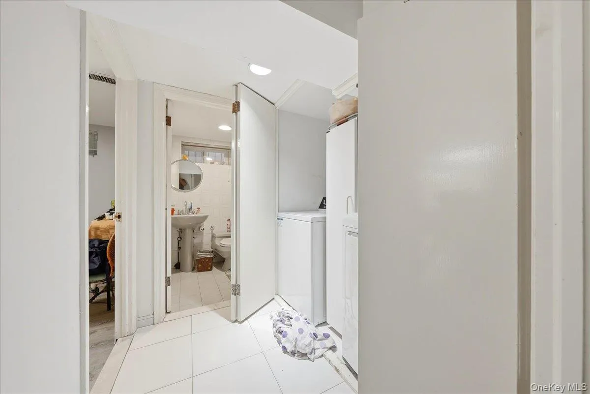 3828 Bedford Avenue, New York, NY, 7 Bedrooms Bedrooms, 20 Rooms Rooms,5 BathroomsBathrooms,Residential,For Rent,Bedford,0,1063745 3828 Bedford Avenue, New York, NY, 7 Bedrooms Bedrooms, 20 Rooms Rooms,5 BathroomsBathrooms,Residential,For Rent,Bedford,0,1063745