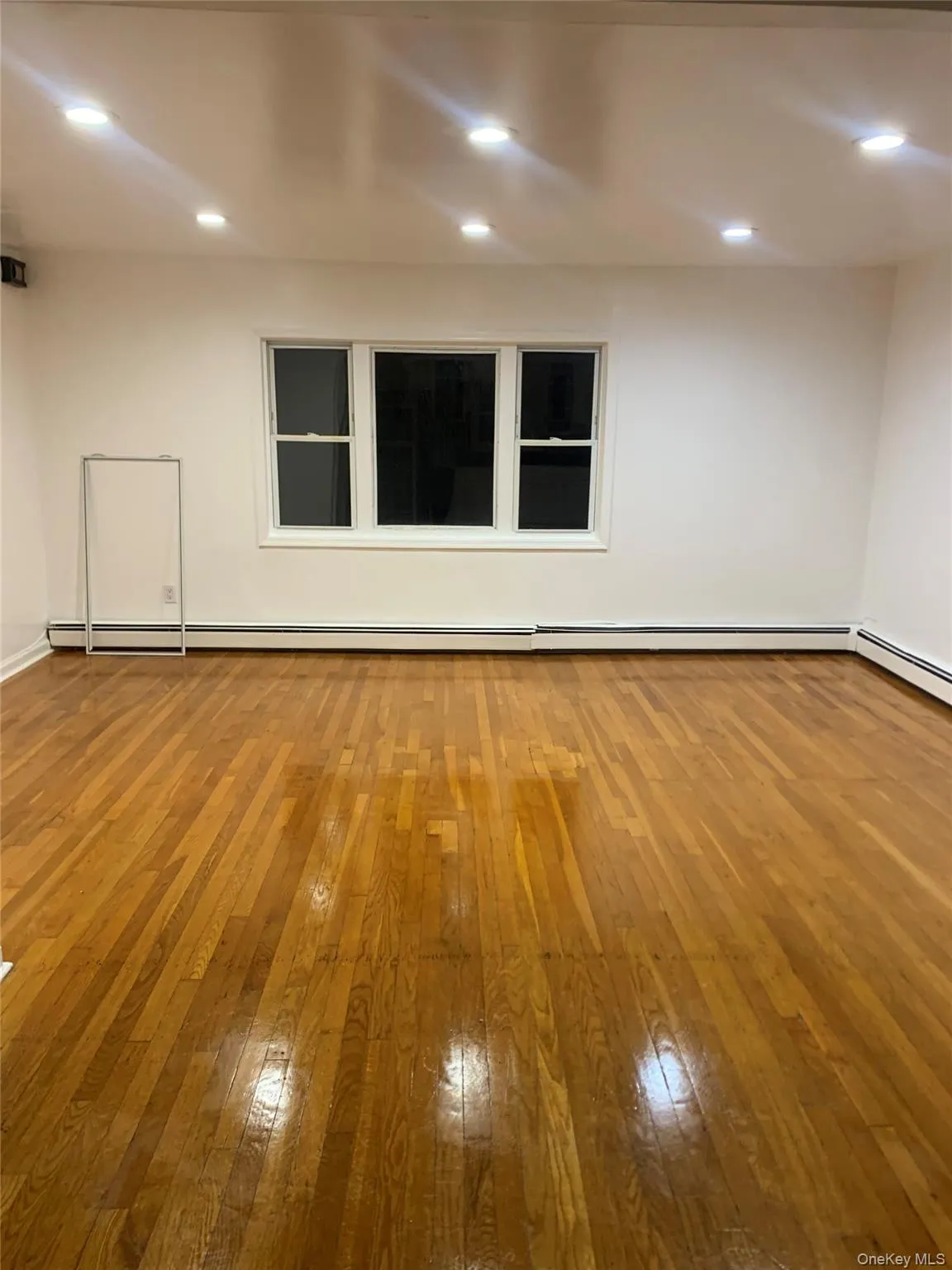 217-05 104 Avenue, New York, NY, 2 Bedrooms Bedrooms, 5 Rooms Rooms,1 BathroomBathrooms,Residential Lease,For Rent,104,0,1063786 217-05 104 Avenue, New York, NY, 2 Bedrooms Bedrooms, 5 Rooms Rooms,1 BathroomBathrooms,Residential Lease,For Rent,104,0,1063786