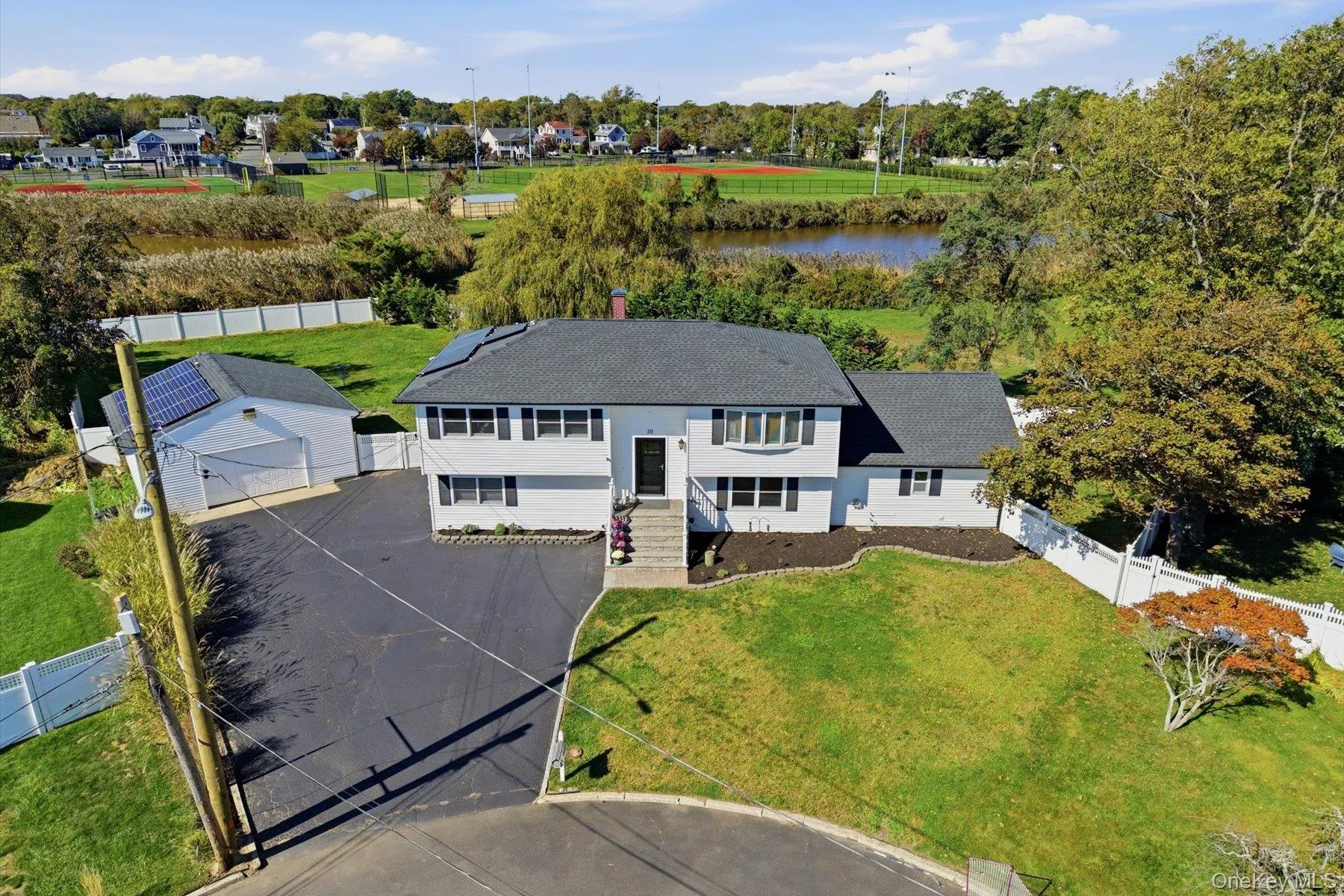 10 Gale Court, Brookhaven, NY, 5 Bedrooms Bedrooms, 10 Rooms Rooms,3 BathroomsBathrooms,Residential,For Rent,Gale,0,1063801 10 Gale Court, Brookhaven, NY, 5 Bedrooms Bedrooms, 10 Rooms Rooms,3 BathroomsBathrooms,Residential,For Rent,Gale,0,1063801