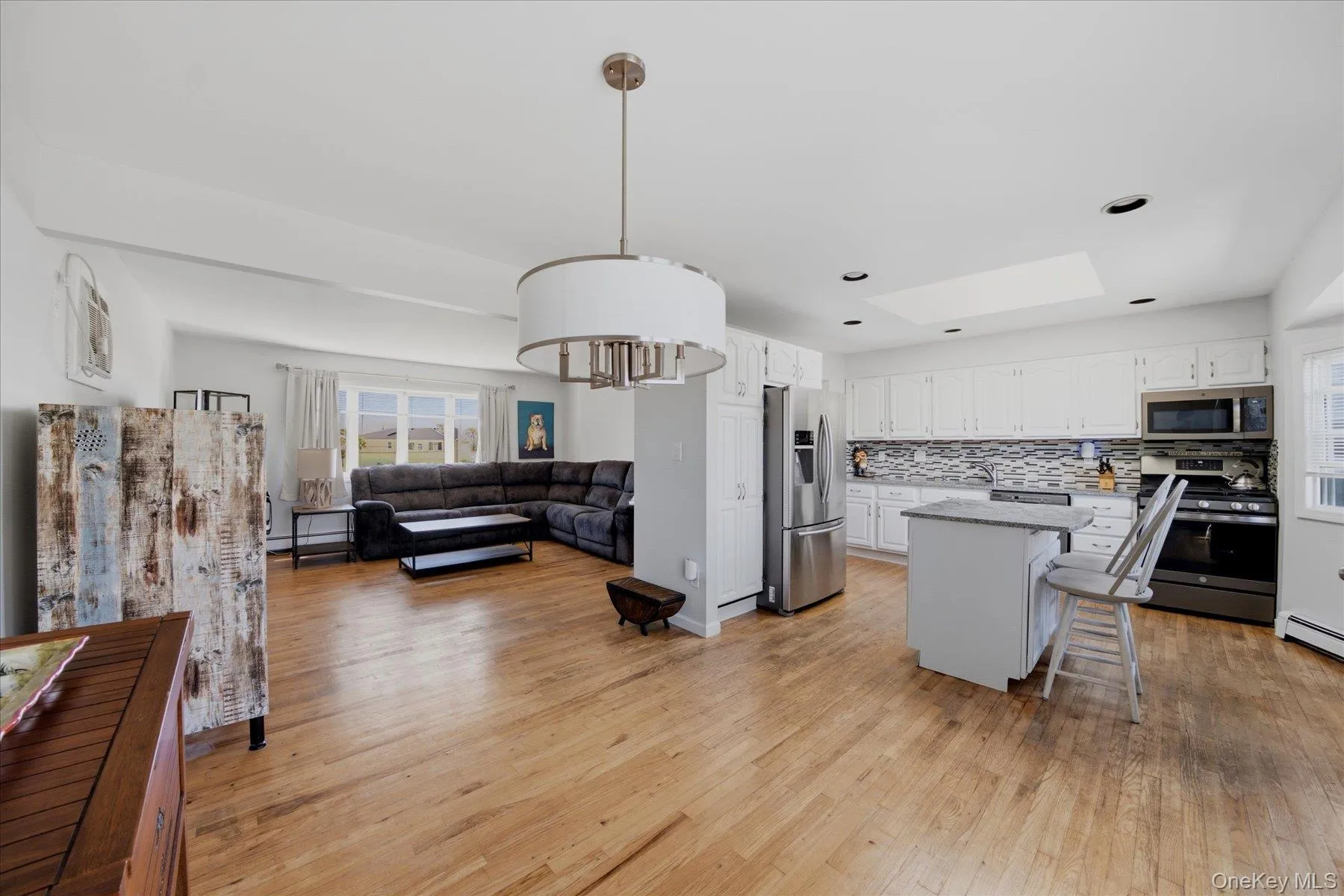 10 Gale Court, Brookhaven, NY, 5 Bedrooms Bedrooms, 10 Rooms Rooms,3 BathroomsBathrooms,Residential,For Rent,Gale,0,1063801 10 Gale Court, Brookhaven, NY, 5 Bedrooms Bedrooms, 10 Rooms Rooms,3 BathroomsBathrooms,Residential,For Rent,Gale,0,1063801