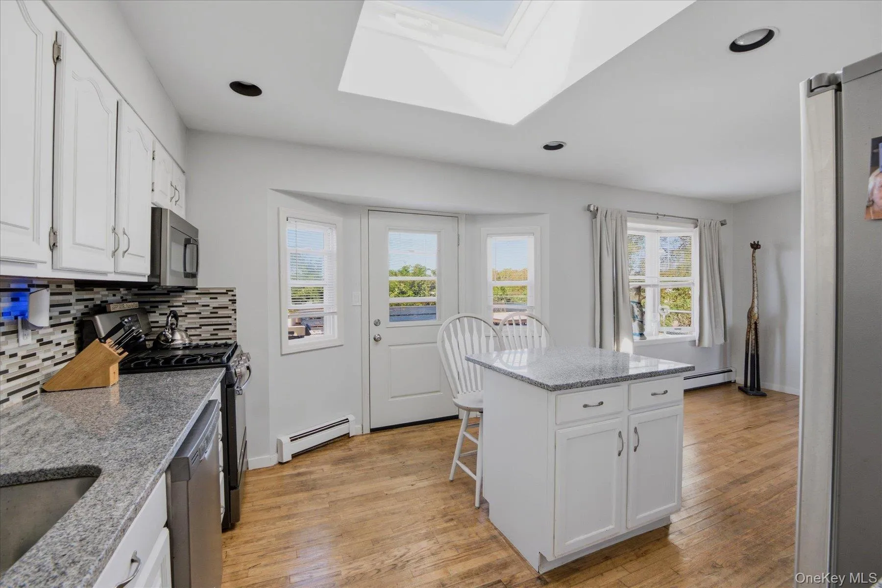 10 Gale Court, Brookhaven, NY, 5 Bedrooms Bedrooms, 10 Rooms Rooms,3 BathroomsBathrooms,Residential,For Rent,Gale,0,1063801 10 Gale Court, Brookhaven, NY, 5 Bedrooms Bedrooms, 10 Rooms Rooms,3 BathroomsBathrooms,Residential,For Rent,Gale,0,1063801