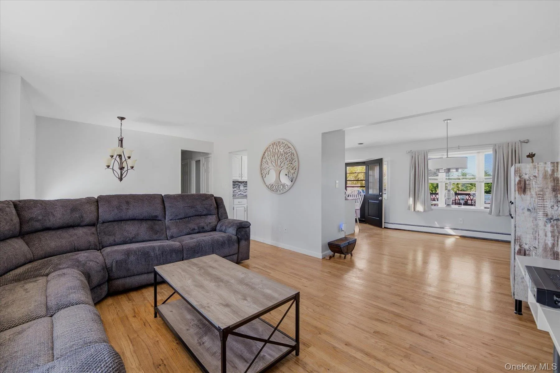 10 Gale Court, Brookhaven, NY, 5 Bedrooms Bedrooms, 10 Rooms Rooms,3 BathroomsBathrooms,Residential,For Rent,Gale,0,1063801 10 Gale Court, Brookhaven, NY, 5 Bedrooms Bedrooms, 10 Rooms Rooms,3 BathroomsBathrooms,Residential,For Rent,Gale,0,1063801