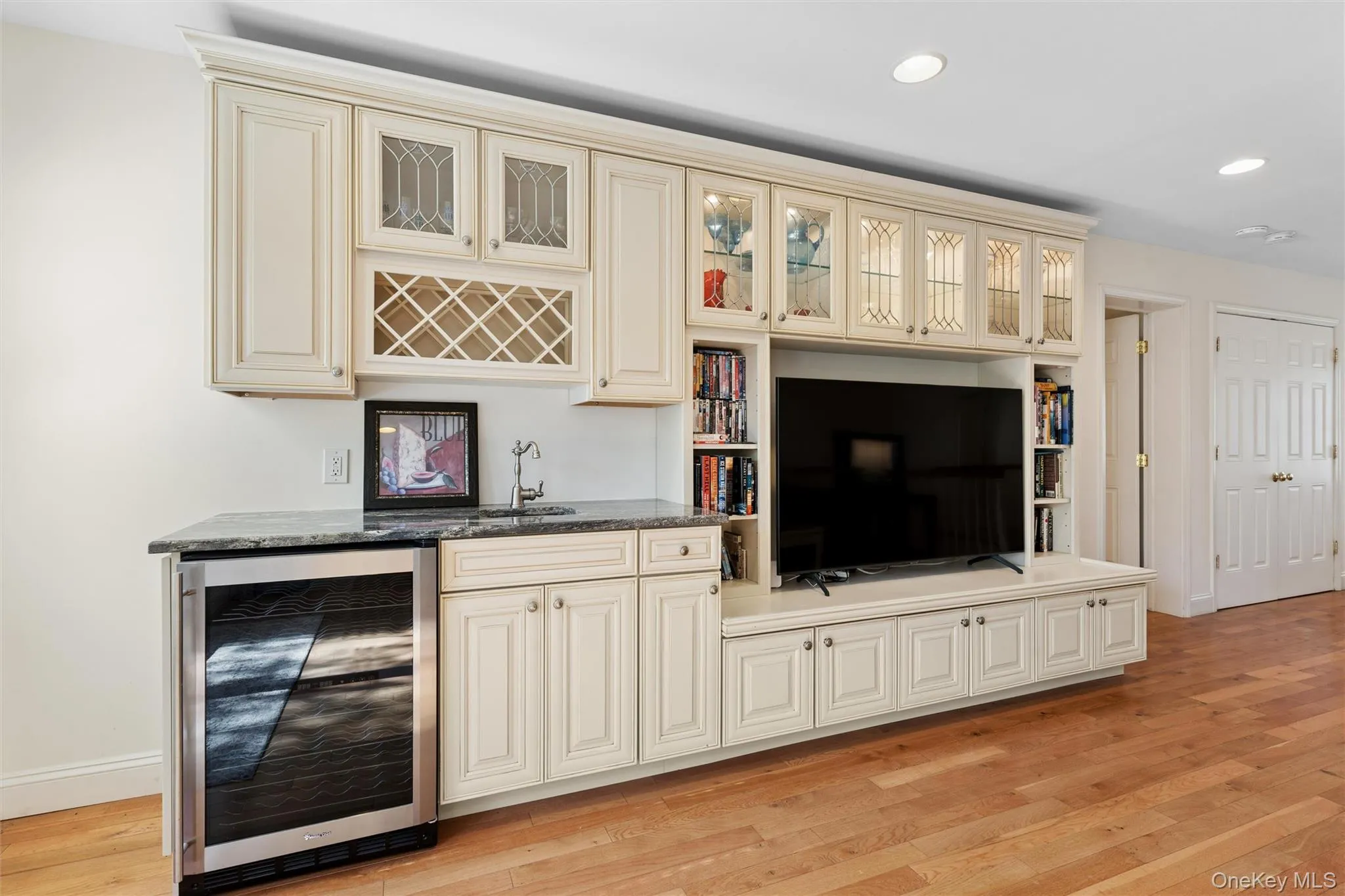 27 Lamb Avenue, Southampton, NY, 5 Bedrooms Bedrooms, 9 Rooms Rooms,3 BathroomsBathrooms,Residential Lease,For Rent,Lamb,0,1063808 27 Lamb Avenue, Southampton, NY, 5 Bedrooms Bedrooms, 9 Rooms Rooms,3 BathroomsBathrooms,Residential Lease,For Rent,Lamb,0,1063808