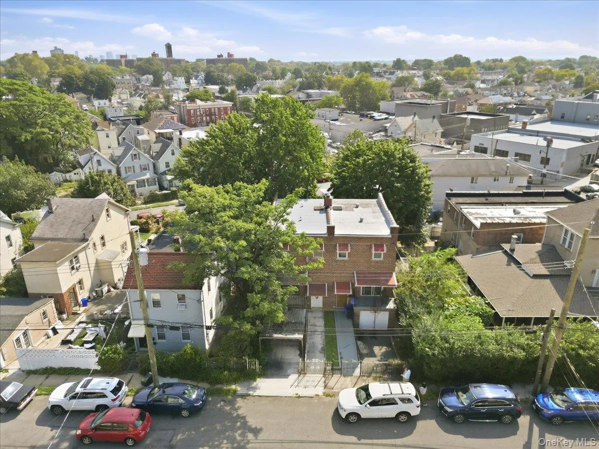 4814 Murdock Avenue, New York, NY, 3 Bedrooms Bedrooms, 9 Rooms Rooms,2 BathroomsBathrooms,Residential,For Rent,Murdock,0,1063812 4814 Murdock Avenue, New York, NY, 3 Bedrooms Bedrooms, 9 Rooms Rooms,2 BathroomsBathrooms,Residential,For Rent,Murdock,0,1063812