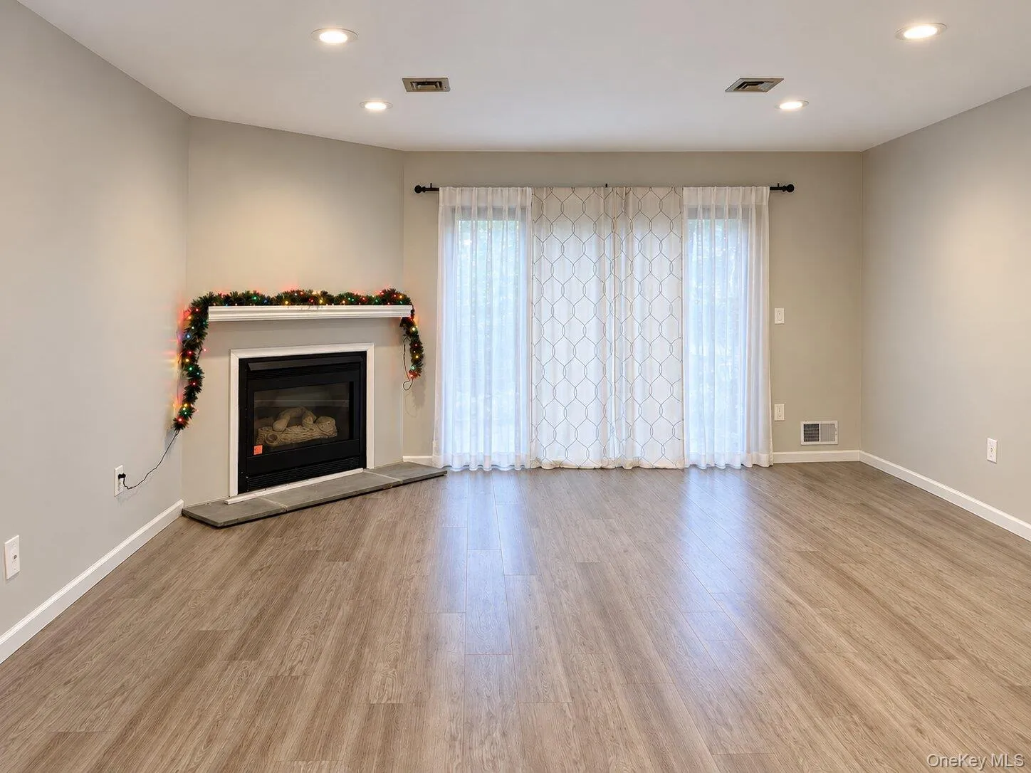 197 Deer Ct Drive, Middletown, NY, 2 Bedrooms Bedrooms, 5 Rooms Rooms,2 BathroomsBathrooms,Residential,For Rent,Deer Ct,0,1063819 197 Deer Ct Drive, Middletown, NY, 2 Bedrooms Bedrooms, 5 Rooms Rooms,2 BathroomsBathrooms,Residential,For Rent,Deer Ct,0,1063819