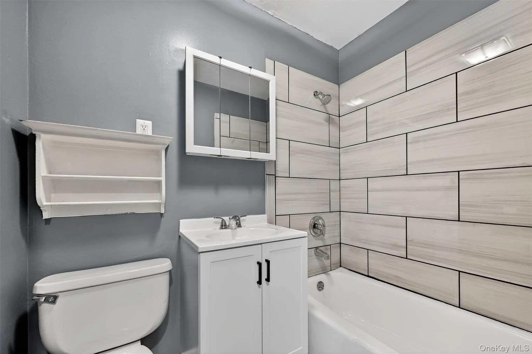 Main bathroom Main bathroom