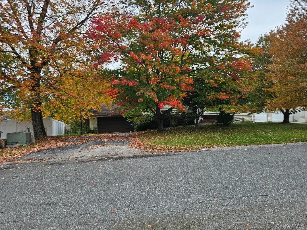 61 Maureen Drive, Middletown, NY, 4 Bedrooms Bedrooms, 9 Rooms Rooms,2 BathroomsBathrooms,Residential,For Rent,Maureen,0,1063882 61 Maureen Drive, Middletown, NY, 4 Bedrooms Bedrooms, 9 Rooms Rooms,2 BathroomsBathrooms,Residential,For Rent,Maureen,0,1063882