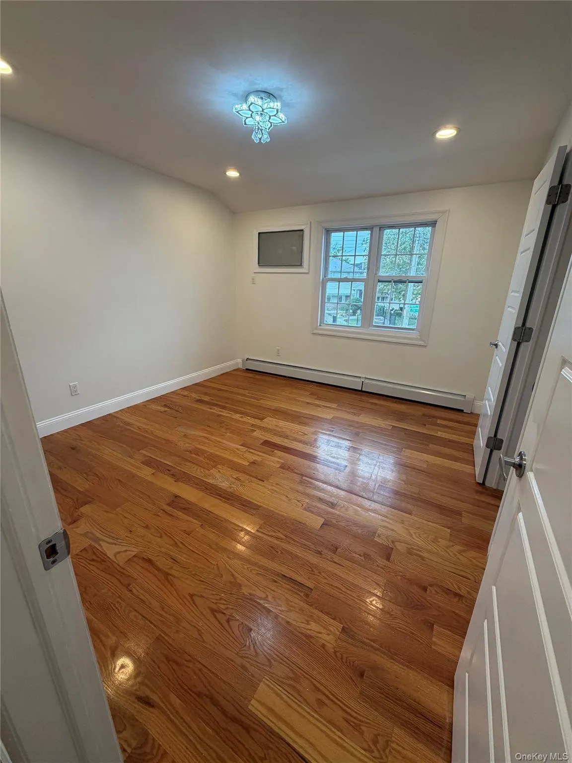 22924 Edgewood Avenue, New York, NY, 3 Bedroom Bedrooms, 6 Room Rooms,1 BathroomBathrooms,Residential Lease,For Rent,Edgewood,0,1063884 22924 Edgewood Avenue, New York, NY, 3 Bedroom Bedrooms, 6 Room Rooms,1 BathroomBathrooms,Residential Lease,For Rent,Edgewood,0,1063884