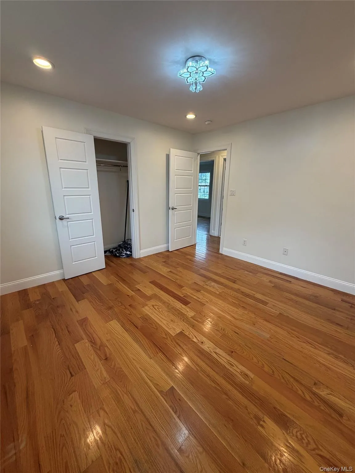 22924 Edgewood Avenue, New York, NY, 3 Bedroom Bedrooms, 6 Room Rooms,1 BathroomBathrooms,Residential Lease,For Rent,Edgewood,0,1063884 22924 Edgewood Avenue, New York, NY, 3 Bedroom Bedrooms, 6 Room Rooms,1 BathroomBathrooms,Residential Lease,For Rent,Edgewood,0,1063884