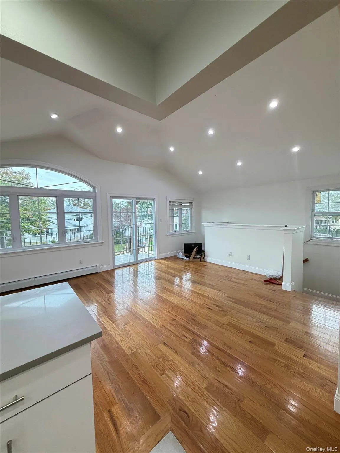 22924 Edgewood Avenue, New York, NY, 3 Bedroom Bedrooms, 6 Room Rooms,1 BathroomBathrooms,Residential Lease,For Rent,Edgewood,0,1063884 22924 Edgewood Avenue, New York, NY, 3 Bedroom Bedrooms, 6 Room Rooms,1 BathroomBathrooms,Residential Lease,For Rent,Edgewood,0,1063884