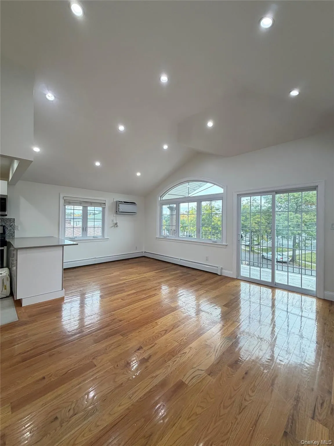 22924 Edgewood Avenue, New York, NY, 3 Bedroom Bedrooms, 6 Room Rooms,1 BathroomBathrooms,Residential Lease,For Rent,Edgewood,0,1063884 22924 Edgewood Avenue, New York, NY, 3 Bedroom Bedrooms, 6 Room Rooms,1 BathroomBathrooms,Residential Lease,For Rent,Edgewood,0,1063884