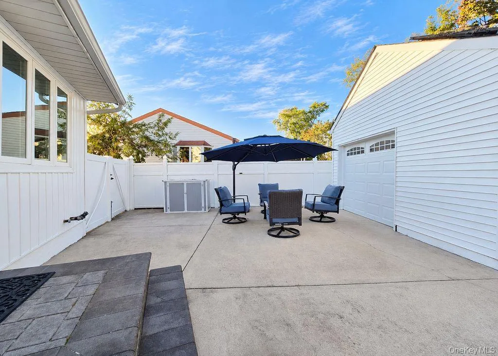 21 Clifford Drive, Oyster Bay, NY, 4 Bedrooms Bedrooms, 11 Rooms Rooms,2 BathroomsBathrooms,Residential,For Rent,Clifford,0,1063887 21 Clifford Drive, Oyster Bay, NY, 4 Bedrooms Bedrooms, 11 Rooms Rooms,2 BathroomsBathrooms,Residential,For Rent,Clifford,0,1063887