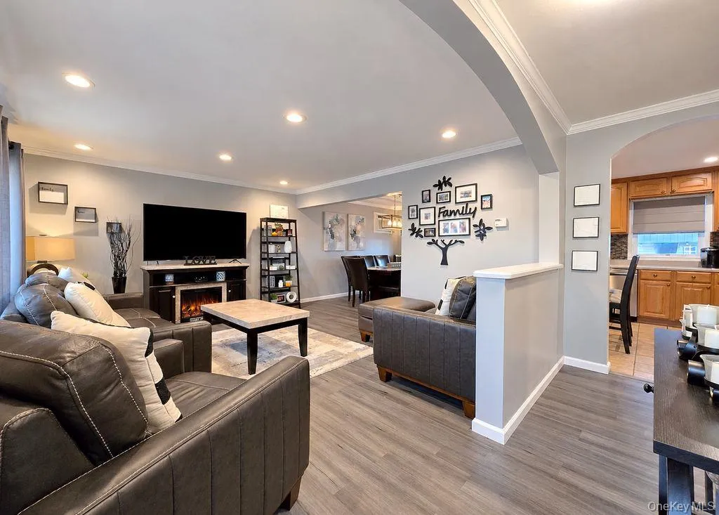 21 Clifford Drive, Oyster Bay, NY, 4 Bedrooms Bedrooms, 11 Rooms Rooms,2 BathroomsBathrooms,Residential,For Rent,Clifford,0,1063887 21 Clifford Drive, Oyster Bay, NY, 4 Bedrooms Bedrooms, 11 Rooms Rooms,2 BathroomsBathrooms,Residential,For Rent,Clifford,0,1063887
