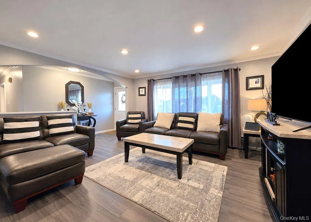 21 Clifford Drive, Oyster Bay, NY, 4 Bedrooms Bedrooms, 11 Rooms Rooms,2 BathroomsBathrooms,Residential,For Rent,Clifford,0,1063887 21 Clifford Drive, Oyster Bay, NY, 4 Bedrooms Bedrooms, 11 Rooms Rooms,2 BathroomsBathrooms,Residential,For Rent,Clifford,0,1063887