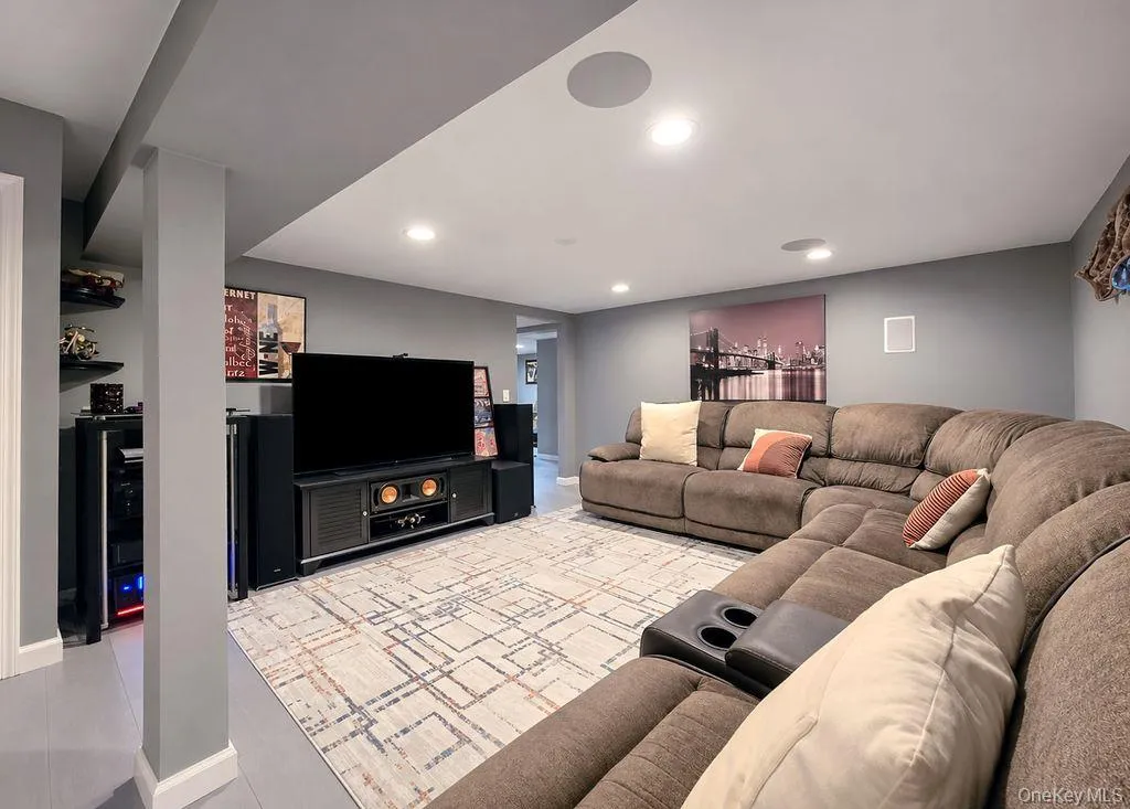 21 Clifford Drive, Oyster Bay, NY, 4 Bedrooms Bedrooms, 11 Rooms Rooms,2 BathroomsBathrooms,Residential,For Rent,Clifford,0,1063887 21 Clifford Drive, Oyster Bay, NY, 4 Bedrooms Bedrooms, 11 Rooms Rooms,2 BathroomsBathrooms,Residential,For Rent,Clifford,0,1063887