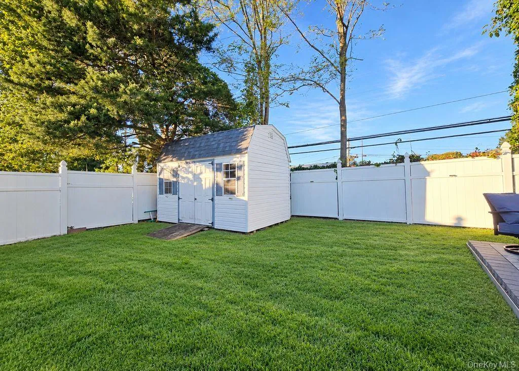 21 Clifford Drive, Oyster Bay, NY, 4 Bedrooms Bedrooms, 11 Rooms Rooms,2 BathroomsBathrooms,Residential,For Rent,Clifford,0,1063887 21 Clifford Drive, Oyster Bay, NY, 4 Bedrooms Bedrooms, 11 Rooms Rooms,2 BathroomsBathrooms,Residential,For Rent,Clifford,0,1063887