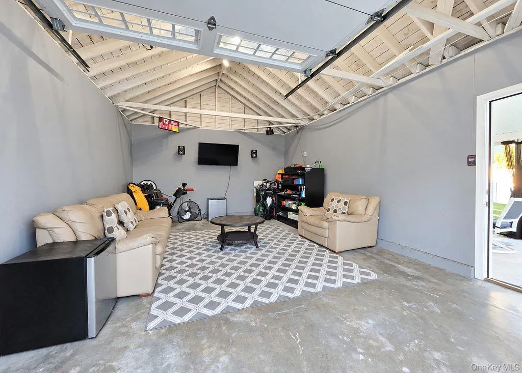 21 Clifford Drive, Oyster Bay, NY, 4 Bedrooms Bedrooms, 11 Rooms Rooms,2 BathroomsBathrooms,Residential,For Rent,Clifford,0,1063887 21 Clifford Drive, Oyster Bay, NY, 4 Bedrooms Bedrooms, 11 Rooms Rooms,2 BathroomsBathrooms,Residential,For Rent,Clifford,0,1063887