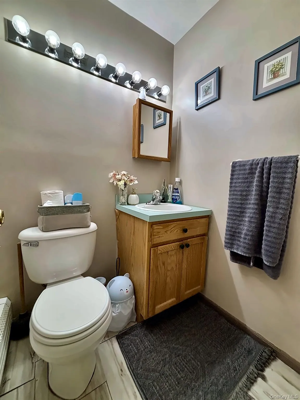 1st Floor 1/2 Bathroom 1st Floor 1/2 Bathroom