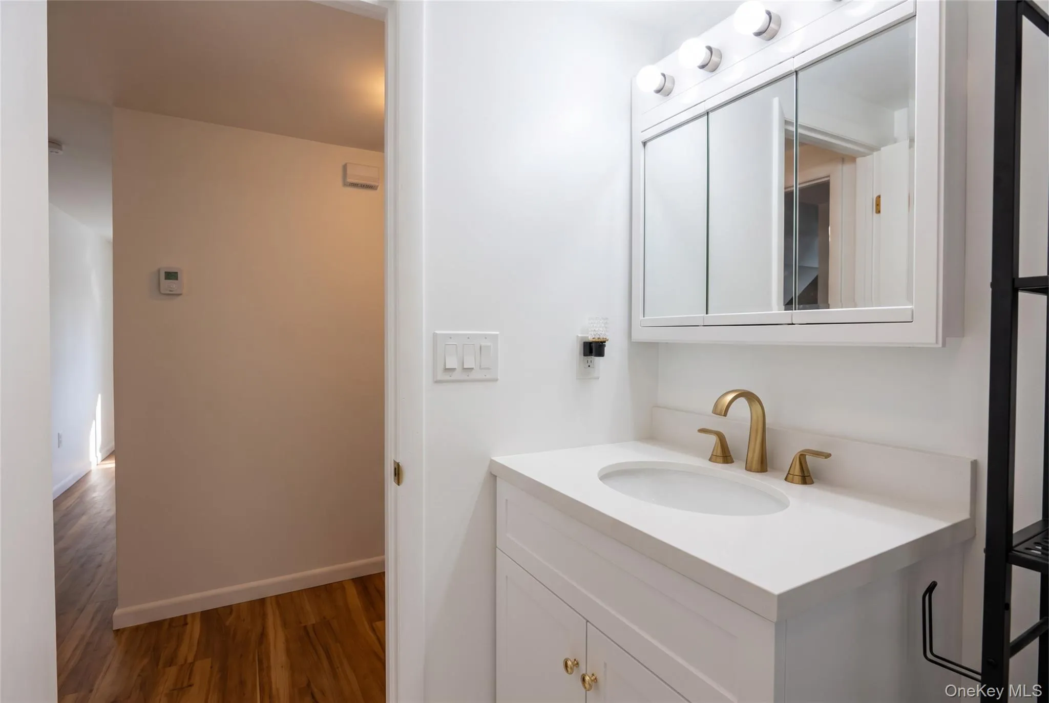 13 Cedarwood Drive, Huntington, NY, 1 Bedroom Bedrooms, 4 Room Rooms,1 BathroomBathrooms,Residential Lease,For Rent,Cedarwood,0,1063907 13 Cedarwood Drive, Huntington, NY, 1 Bedroom Bedrooms, 4 Room Rooms,1 BathroomBathrooms,Residential Lease,For Rent,Cedarwood,0,1063907