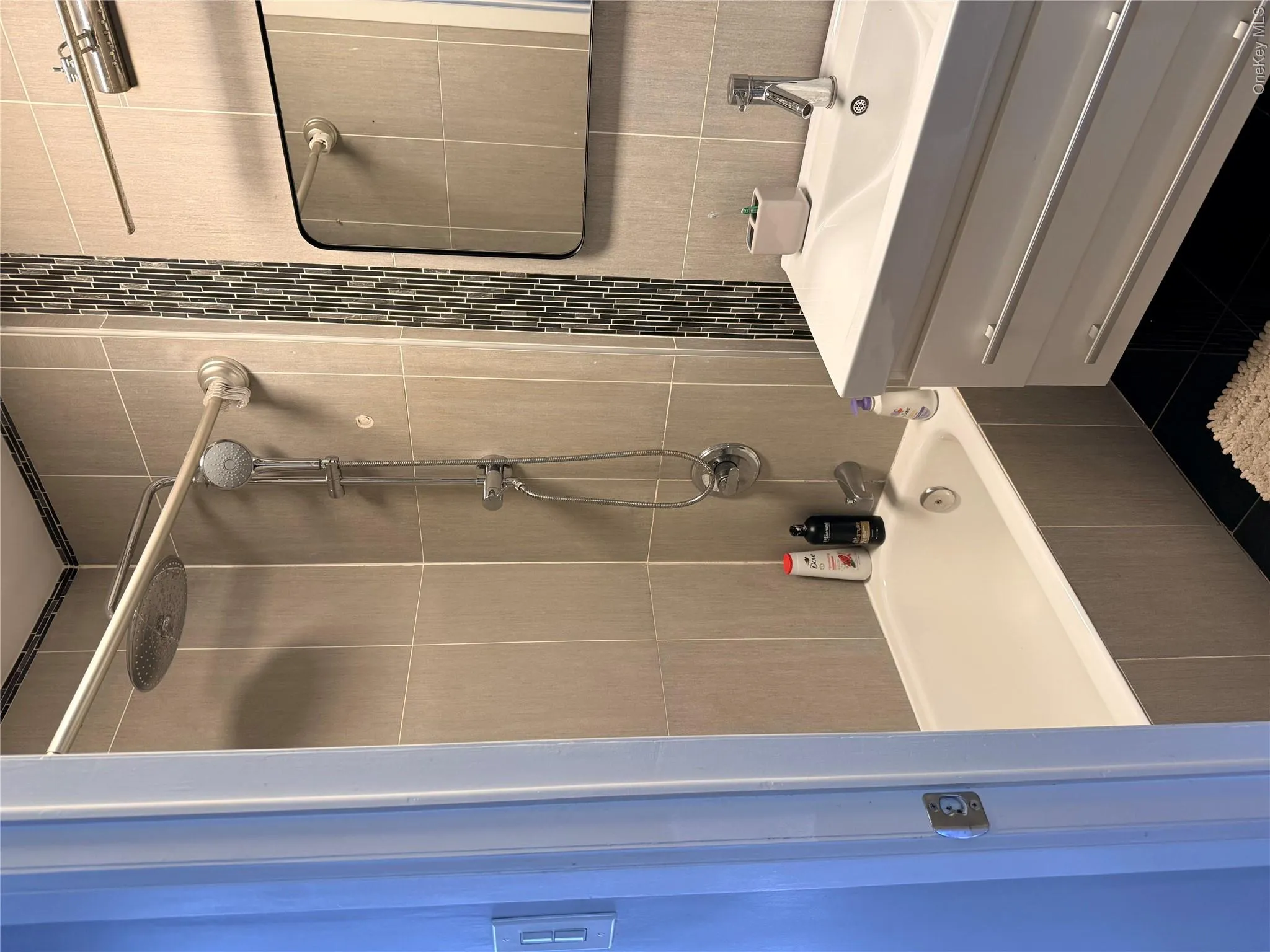 7018 67th Place, New York, NY, 3 Bedroom Bedrooms, 7 Room Rooms,1 BathroomBathrooms,Residential Lease,For Rent,67th,0,1063915 7018 67th Place, New York, NY, 3 Bedroom Bedrooms, 7 Room Rooms,1 BathroomBathrooms,Residential Lease,For Rent,67th,0,1063915