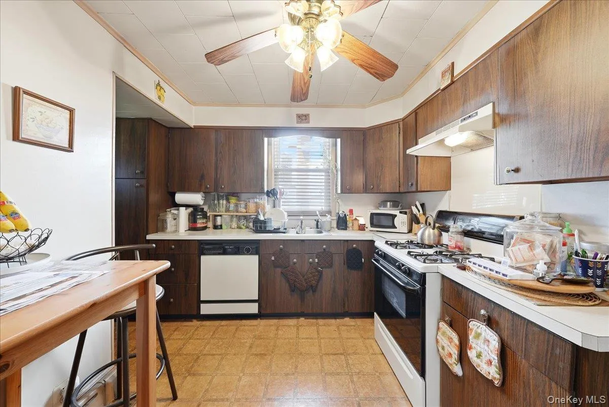 12 Knollwood Avenue, Mount Vernon, NY, 4 Bedrooms Bedrooms, 8 Rooms Rooms,2 BathroomsBathrooms,Residential,For Rent,Knollwood,0,1063917 12 Knollwood Avenue, Mount Vernon, NY, 4 Bedrooms Bedrooms, 8 Rooms Rooms,2 BathroomsBathrooms,Residential,For Rent,Knollwood,0,1063917