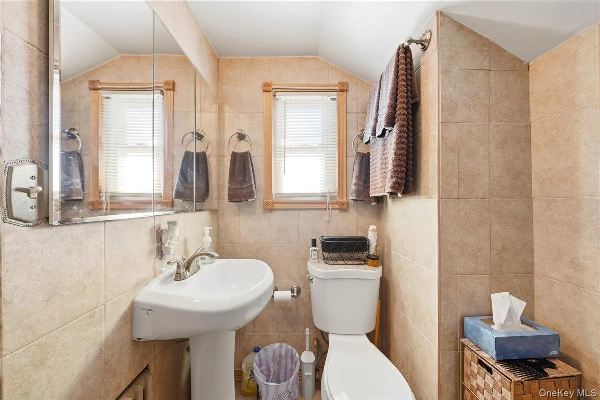 12 Knollwood Avenue, Mount Vernon, NY, 4 Bedrooms Bedrooms, 8 Rooms Rooms,2 BathroomsBathrooms,Residential,For Rent,Knollwood,0,1063917 12 Knollwood Avenue, Mount Vernon, NY, 4 Bedrooms Bedrooms, 8 Rooms Rooms,2 BathroomsBathrooms,Residential,For Rent,Knollwood,0,1063917