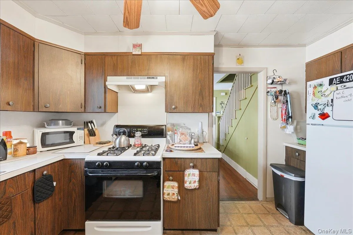 12 Knollwood Avenue, Mount Vernon, NY, 4 Bedrooms Bedrooms, 8 Rooms Rooms,2 BathroomsBathrooms,Residential,For Rent,Knollwood,0,1063917 12 Knollwood Avenue, Mount Vernon, NY, 4 Bedrooms Bedrooms, 8 Rooms Rooms,2 BathroomsBathrooms,Residential,For Rent,Knollwood,0,1063917
