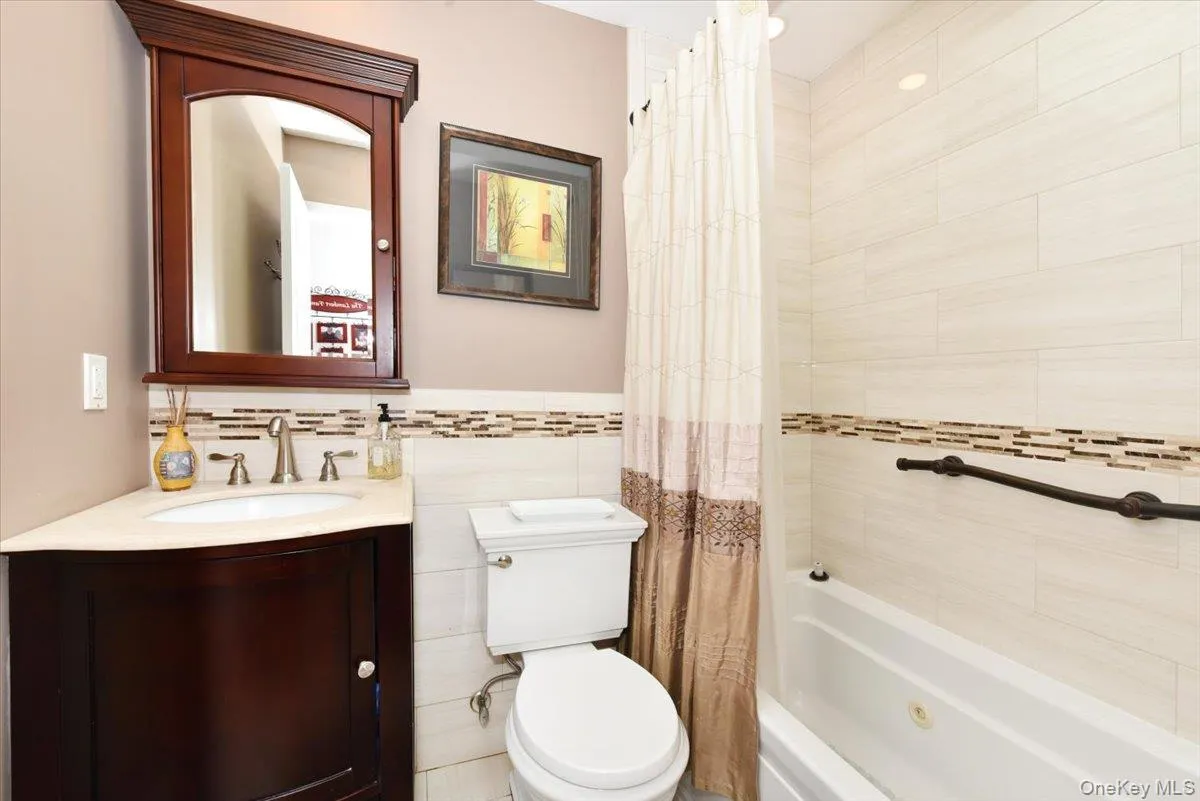Full Bath Full Bath