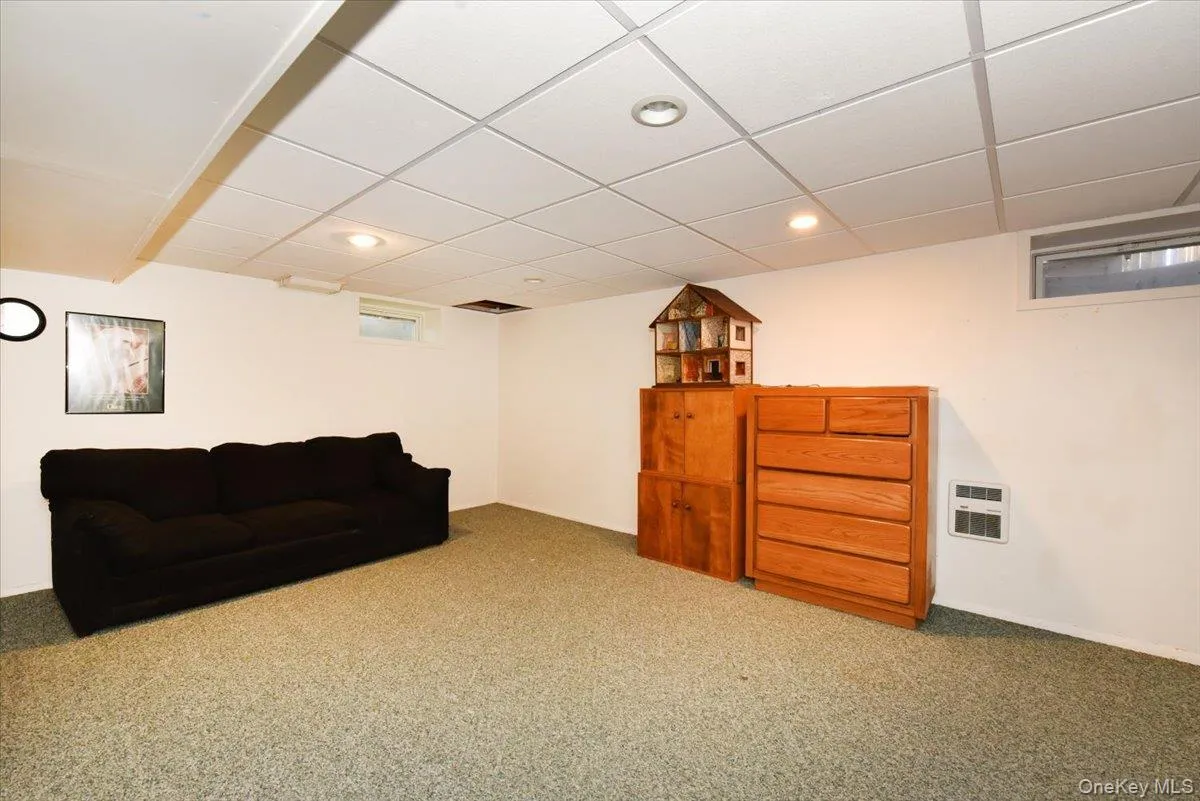 4 Primrose Avenue, Oyster Bay, NY, 3 Bedrooms Bedrooms, 7 Rooms Rooms,2 BathroomsBathrooms,Residential,For Rent,Primrose,0,1063932 4 Primrose Avenue, Oyster Bay, NY, 3 Bedrooms Bedrooms, 7 Rooms Rooms,2 BathroomsBathrooms,Residential,For Rent,Primrose,0,1063932