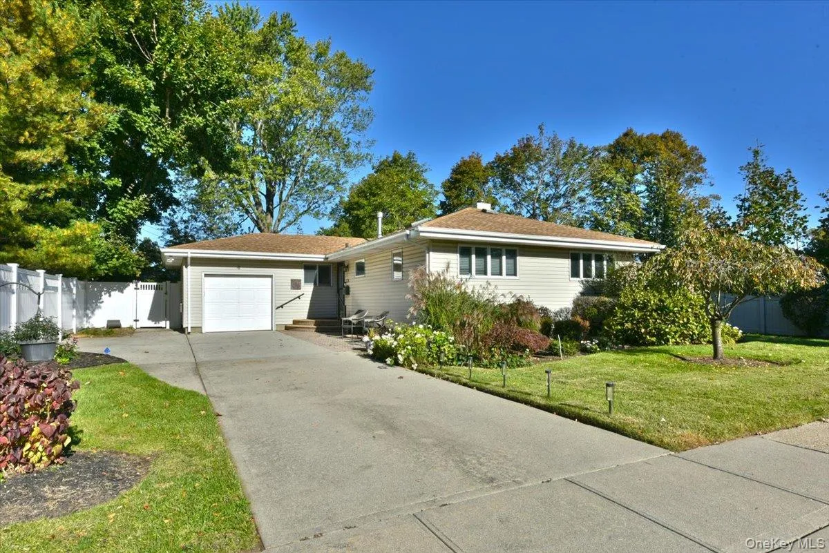 4 Primrose Avenue, Oyster Bay, NY, 3 Bedrooms Bedrooms, 7 Rooms Rooms,2 BathroomsBathrooms,Residential,For Rent,Primrose,0,1063932 4 Primrose Avenue, Oyster Bay, NY, 3 Bedrooms Bedrooms, 7 Rooms Rooms,2 BathroomsBathrooms,Residential,For Rent,Primrose,0,1063932
