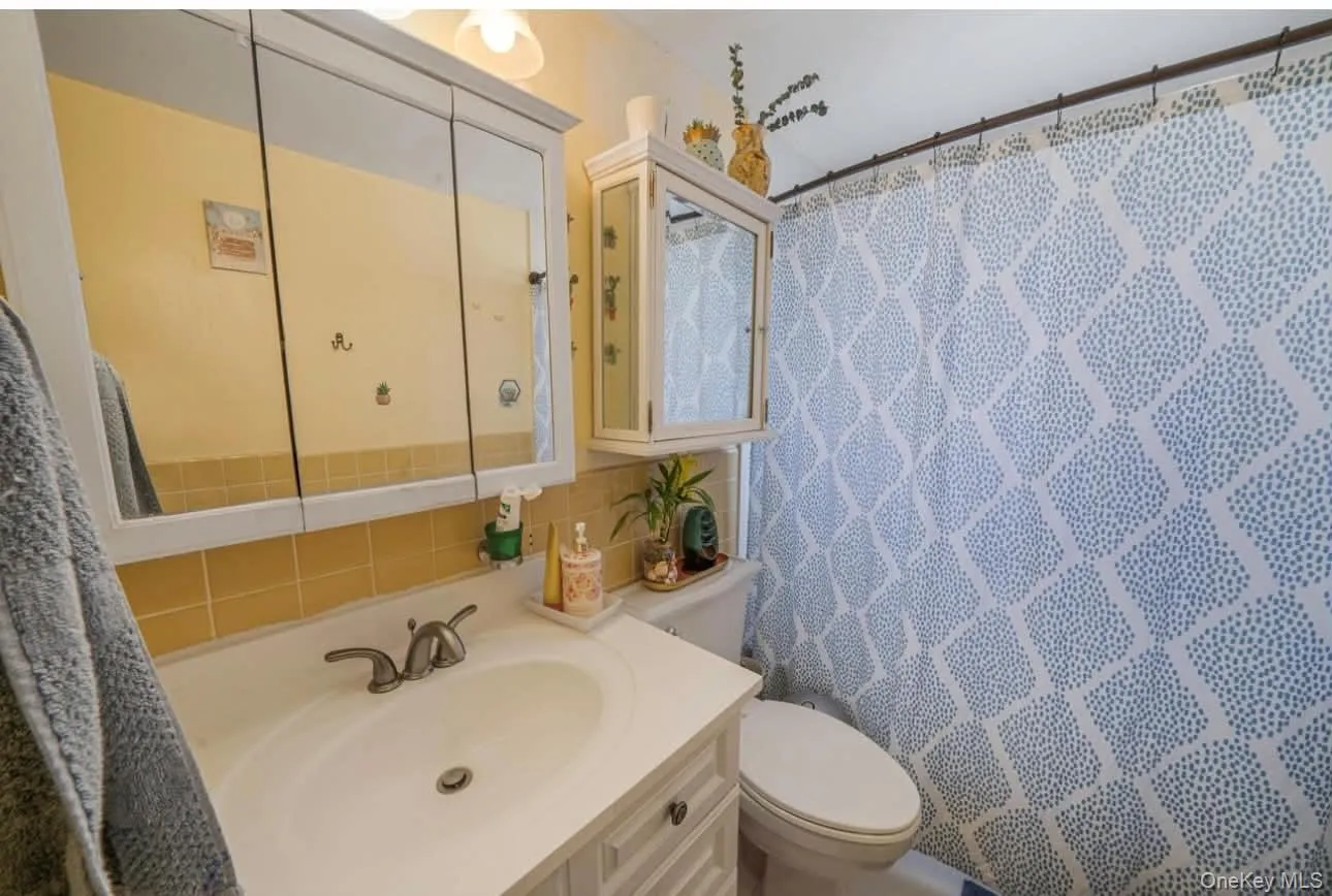 175 Clement Avenue, Hempstead, NY, 2 Bedroom Bedrooms, 4 Room Rooms,1 BathroomBathrooms,Residential Lease,For Rent,Clement,0,1063946 175 Clement Avenue, Hempstead, NY, 2 Bedroom Bedrooms, 4 Room Rooms,1 BathroomBathrooms,Residential Lease,For Rent,Clement,0,1063946