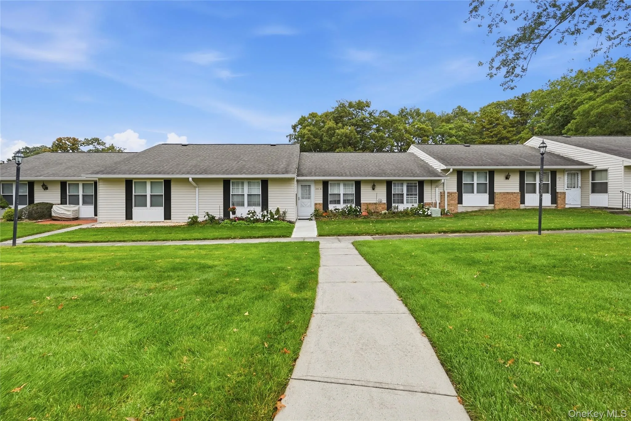 A Beautiful, Peaceful Courtyard Location In The Highly Sought After Leisure Village 24 Hour Guard Gated Active 55+ Community! A Beautiful, Peaceful Courtyard Location In The Highly Sought After Leisure Village 24 Hour Guard Gated Active 55+ Community!