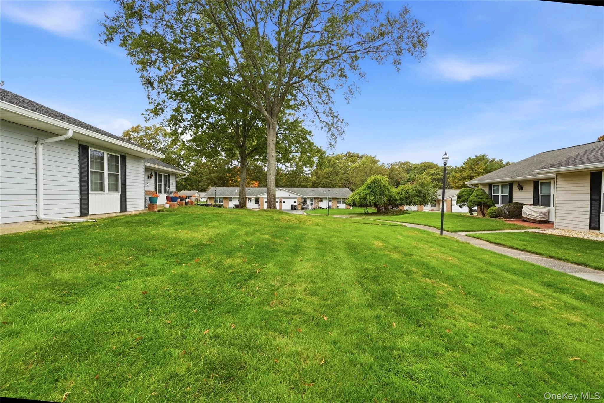 A Beautiful, Peaceful Courtyard Location In The Highly Sought After Leisure Village 24 Hour Guard Gated Active 55+ Community! A Beautiful, Peaceful Courtyard Location In The Highly Sought After Leisure Village 24 Hour Guard Gated Active 55+ Community!