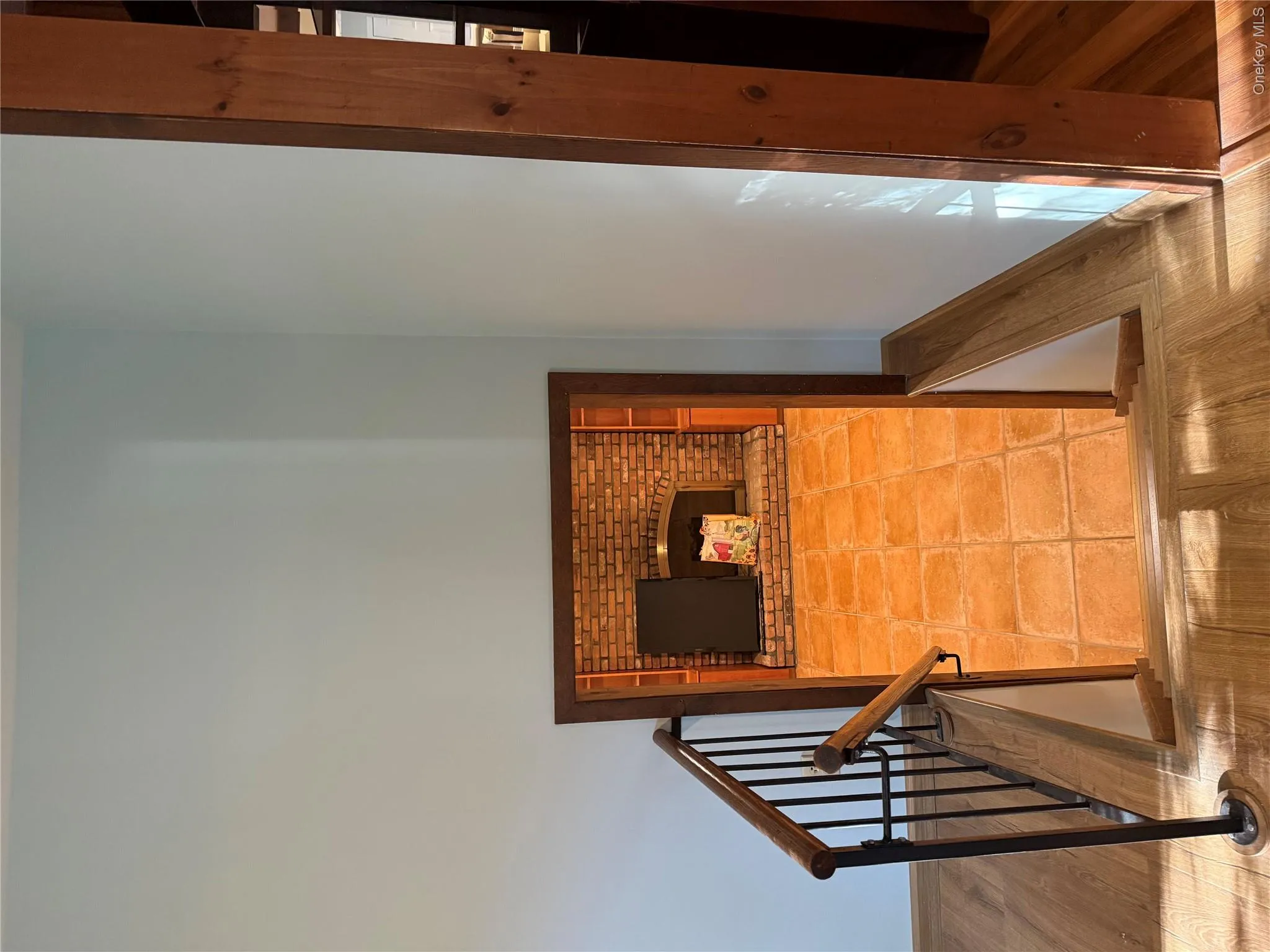 ENTRY TO 2ND FLOOR ENTRY TO 2ND FLOOR