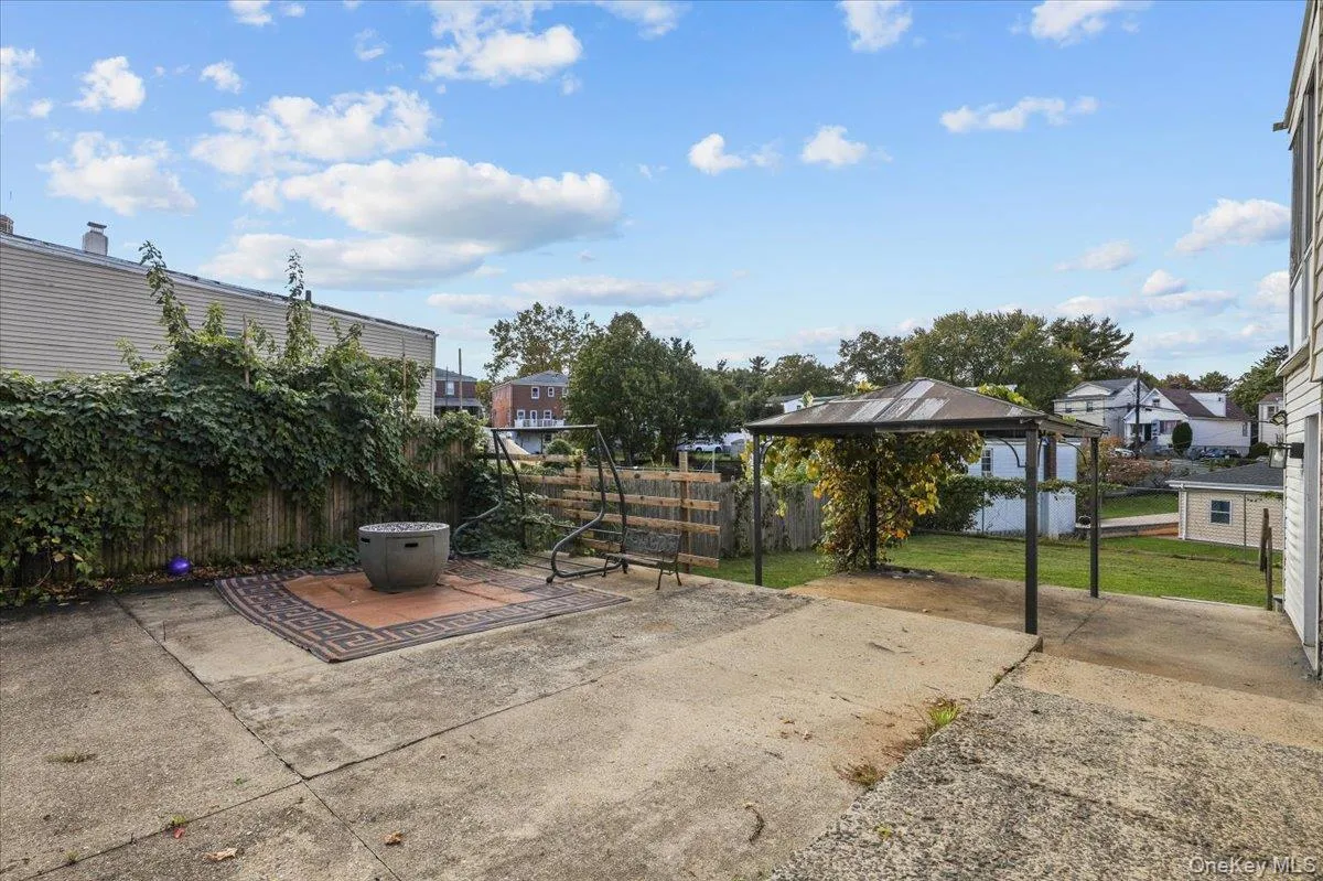 75 Dartmouth Avenue, Yonkers, NY, 2 Bedrooms Bedrooms, 5 Rooms Rooms,1 BathroomBathrooms,Residential,For Rent,Dartmouth,0,1063996 75 Dartmouth Avenue, Yonkers, NY, 2 Bedrooms Bedrooms, 5 Rooms Rooms,1 BathroomBathrooms,Residential,For Rent,Dartmouth,0,1063996