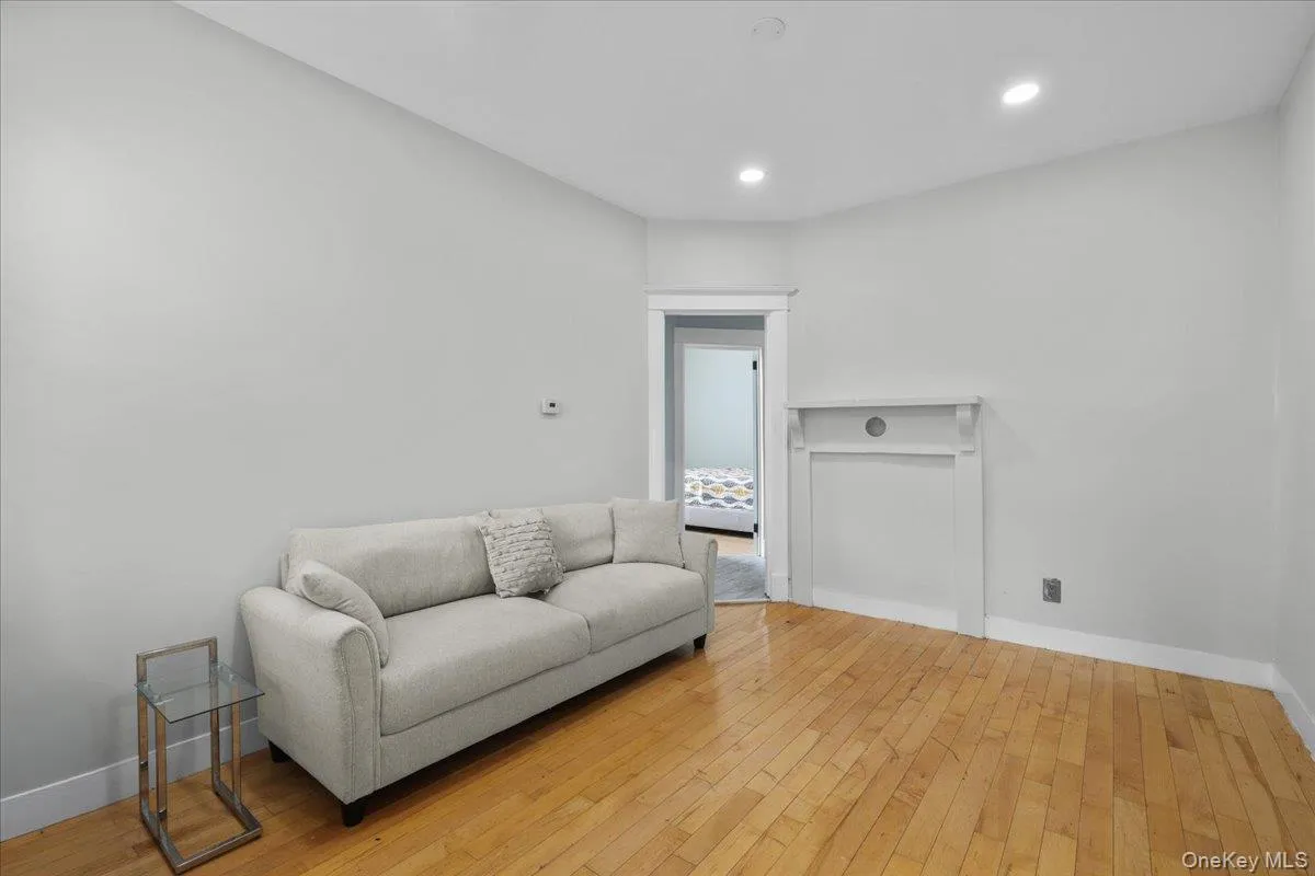 75 Dartmouth Avenue, Yonkers, NY, 2 Bedrooms Bedrooms, 5 Rooms Rooms,1 BathroomBathrooms,Residential,For Rent,Dartmouth,0,1063996 75 Dartmouth Avenue, Yonkers, NY, 2 Bedrooms Bedrooms, 5 Rooms Rooms,1 BathroomBathrooms,Residential,For Rent,Dartmouth,0,1063996