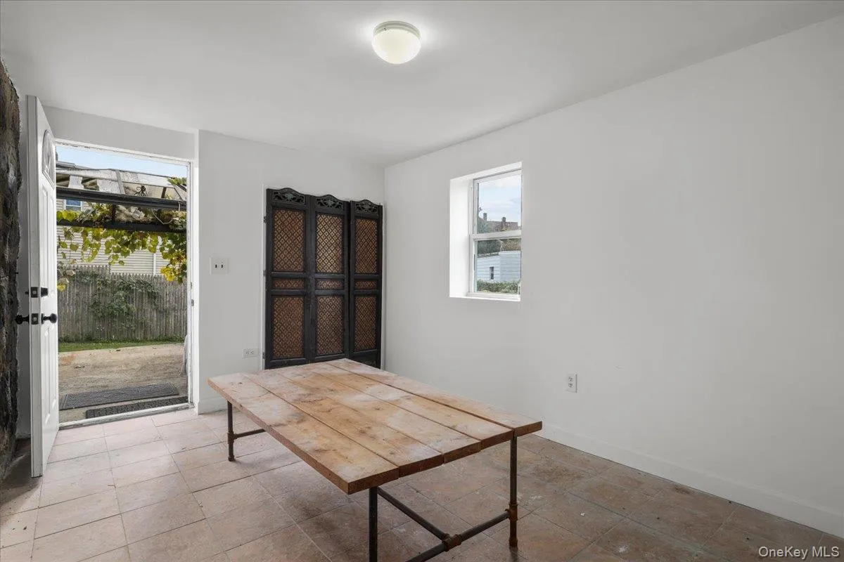 75 Dartmouth Avenue, Yonkers, NY, 2 Bedrooms Bedrooms, 5 Rooms Rooms,1 BathroomBathrooms,Residential,For Rent,Dartmouth,0,1063996 75 Dartmouth Avenue, Yonkers, NY, 2 Bedrooms Bedrooms, 5 Rooms Rooms,1 BathroomBathrooms,Residential,For Rent,Dartmouth,0,1063996