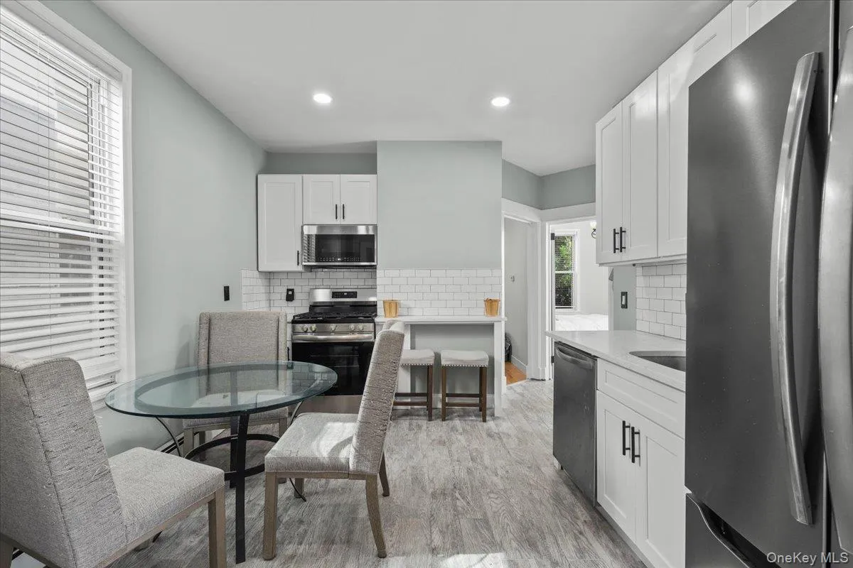 75 Dartmouth Avenue, Yonkers, NY, 2 Bedrooms Bedrooms, 5 Rooms Rooms,1 BathroomBathrooms,Residential,For Rent,Dartmouth,0,1063996 75 Dartmouth Avenue, Yonkers, NY, 2 Bedrooms Bedrooms, 5 Rooms Rooms,1 BathroomBathrooms,Residential,For Rent,Dartmouth,0,1063996