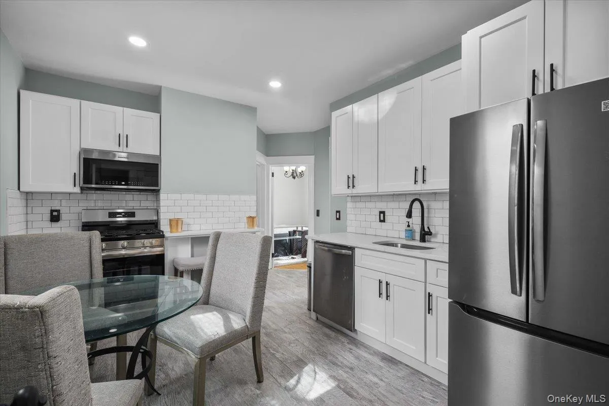75 Dartmouth Avenue, Yonkers, NY, 2 Bedrooms Bedrooms, 5 Rooms Rooms,1 BathroomBathrooms,Residential,For Rent,Dartmouth,0,1063996 75 Dartmouth Avenue, Yonkers, NY, 2 Bedrooms Bedrooms, 5 Rooms Rooms,1 BathroomBathrooms,Residential,For Rent,Dartmouth,0,1063996