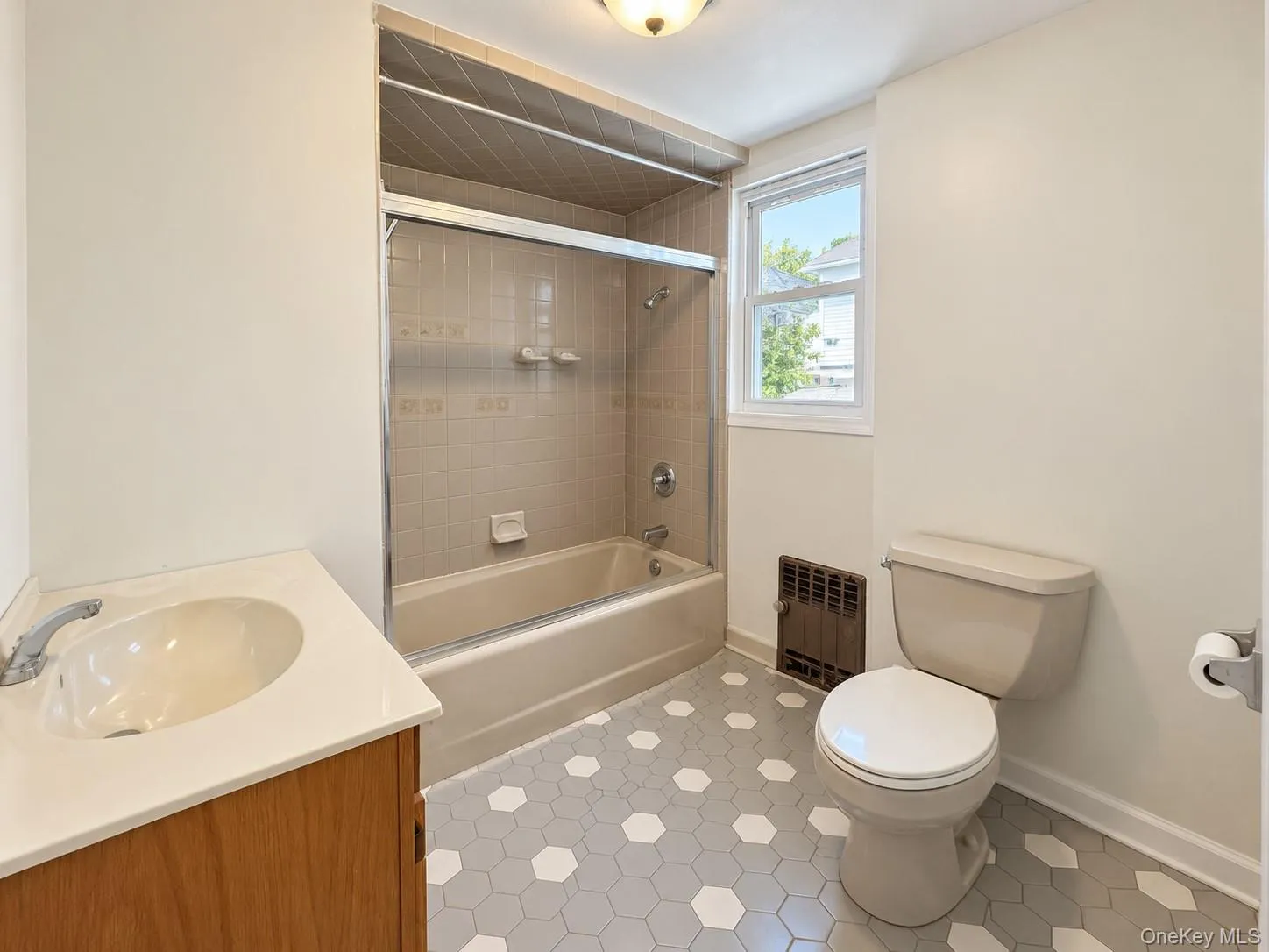 17 Kenmore Road, Hempstead, NY, 3 Bedrooms Bedrooms, 8 Rooms Rooms,2 BathroomsBathrooms,Residential,For Rent,Kenmore,0,1064007 17 Kenmore Road, Hempstead, NY, 3 Bedrooms Bedrooms, 8 Rooms Rooms,2 BathroomsBathrooms,Residential,For Rent,Kenmore,0,1064007