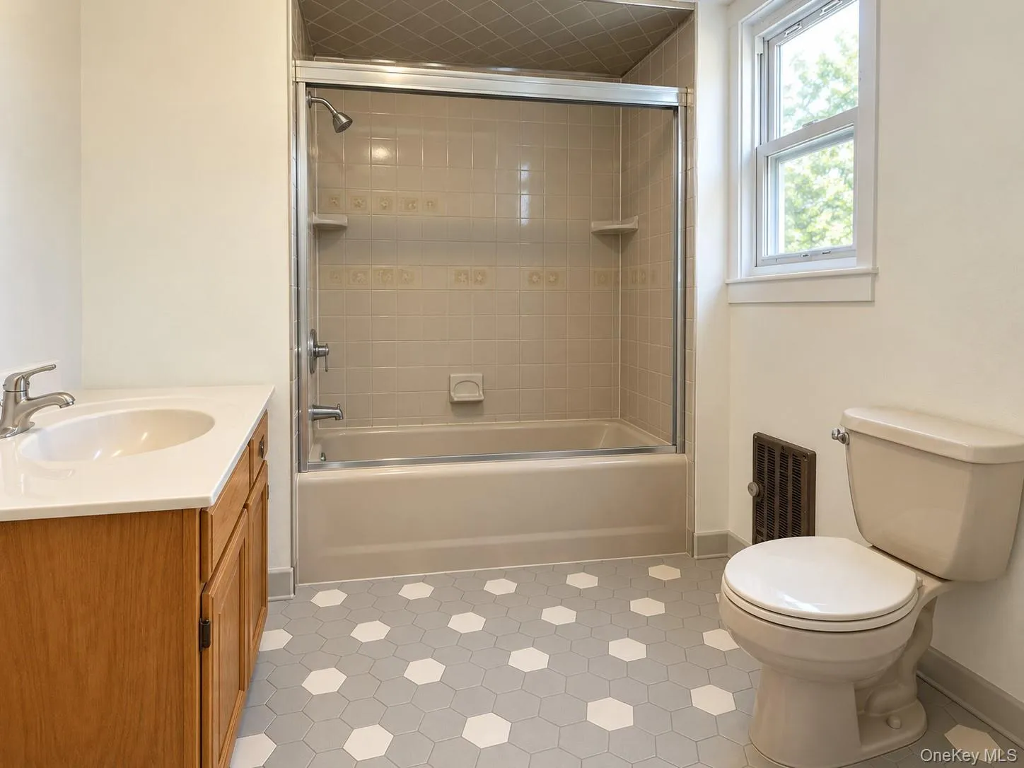 17 Kenmore Road, Hempstead, NY, 3 Bedrooms Bedrooms, 8 Rooms Rooms,2 BathroomsBathrooms,Residential,For Rent,Kenmore,0,1064007 17 Kenmore Road, Hempstead, NY, 3 Bedrooms Bedrooms, 8 Rooms Rooms,2 BathroomsBathrooms,Residential,For Rent,Kenmore,0,1064007