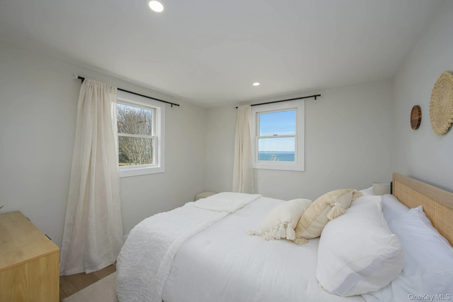 3 Oakhurst Road, Southampton, NY, 4 Bedroom Bedrooms, 6 Room Rooms,2 BathroomBathrooms,Residential Lease,For Rent,Oakhurst,0,1064010 3 Oakhurst Road, Southampton, NY, 4 Bedroom Bedrooms, 6 Room Rooms,2 BathroomBathrooms,Residential Lease,For Rent,Oakhurst,0,1064010