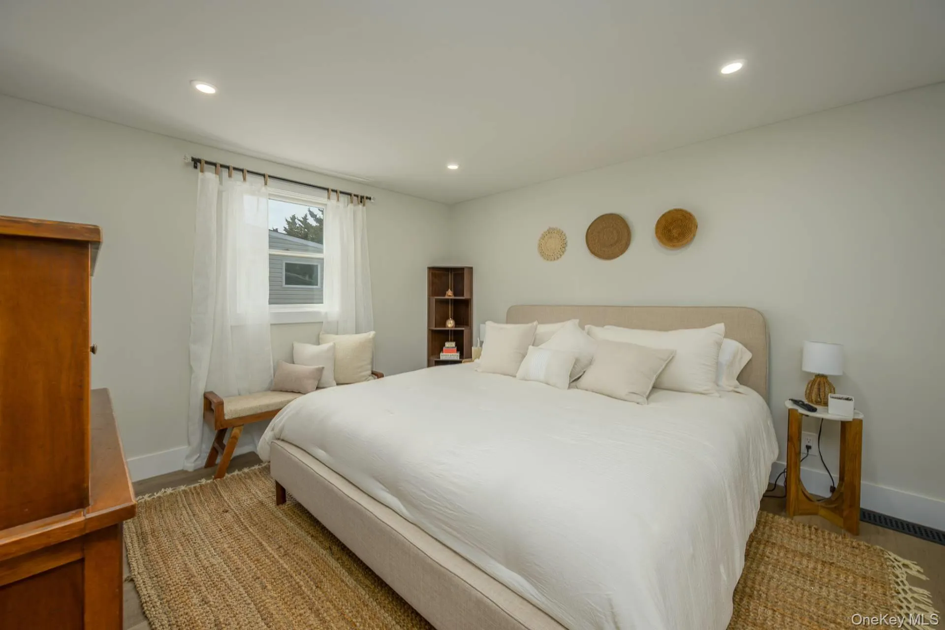 3 Oakhurst Road, Southampton, NY, 4 Bedroom Bedrooms, 6 Room Rooms,2 BathroomBathrooms,Residential Lease,For Rent,Oakhurst,0,1064013 3 Oakhurst Road, Southampton, NY, 4 Bedroom Bedrooms, 6 Room Rooms,2 BathroomBathrooms,Residential Lease,For Rent,Oakhurst,0,1064013