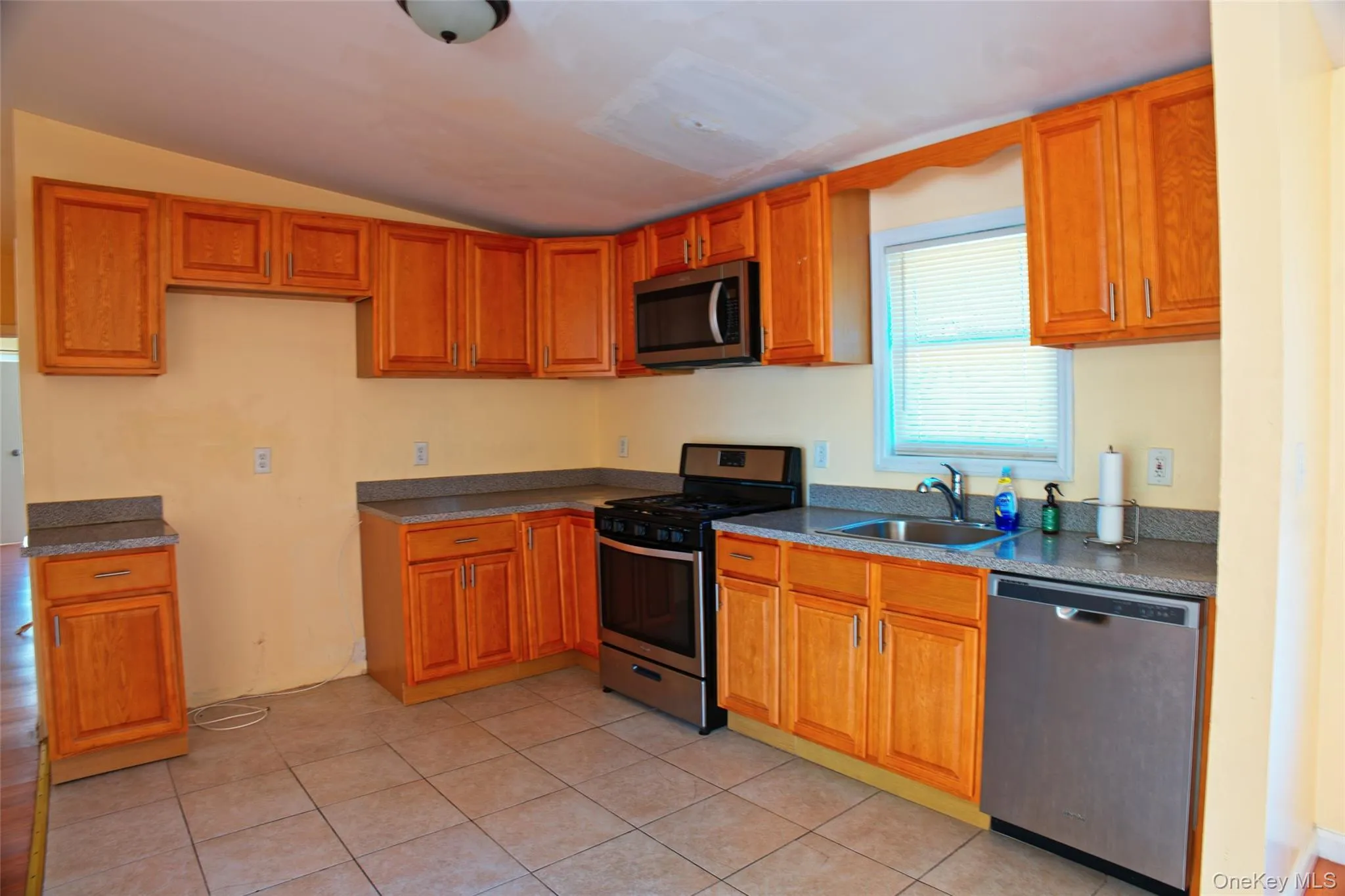 1095 Pinbrook Ct, Hempstead, NY, 5 Bedroom Bedrooms, 10 Room Rooms,2 BathroomBathrooms,Residential Lease,For Rent,Pinbrook Ct,0,1064037 1095 Pinbrook Ct, Hempstead, NY, 5 Bedroom Bedrooms, 10 Room Rooms,2 BathroomBathrooms,Residential Lease,For Rent,Pinbrook Ct,0,1064037