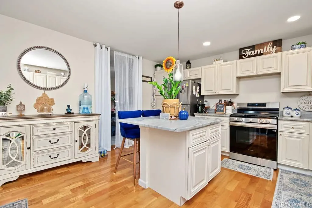 3 Chester Street, Thompson, NY, 4 Bedrooms Bedrooms, 7 Rooms Rooms,2 BathroomsBathrooms,Residential,For Rent,Chester,0,1064055 3 Chester Street, Thompson, NY, 4 Bedrooms Bedrooms, 7 Rooms Rooms,2 BathroomsBathrooms,Residential,For Rent,Chester,0,1064055