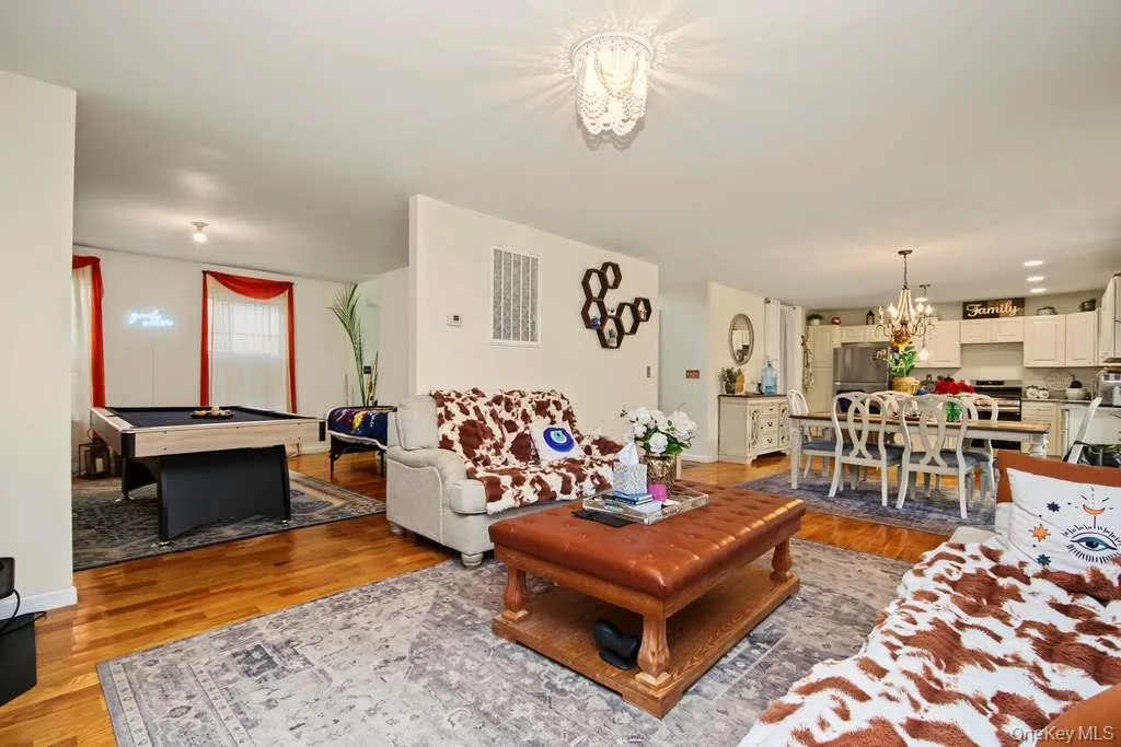 3 Chester Street, Thompson, NY, 4 Bedrooms Bedrooms, 7 Rooms Rooms,2 BathroomsBathrooms,Residential,For Rent,Chester,0,1064055 3 Chester Street, Thompson, NY, 4 Bedrooms Bedrooms, 7 Rooms Rooms,2 BathroomsBathrooms,Residential,For Rent,Chester,0,1064055